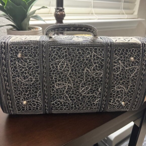 Laga Designs Rajin handmade embroidered handbag - Picture 3 of 7